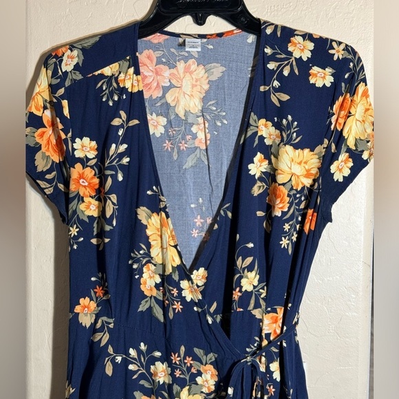 Old navy.‎ Mini wrap dress. Navy/floral. Size: Small - Picture 3 of 8